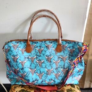 NWT XL Duffle bag, Turquoise Skull Designs Texas
